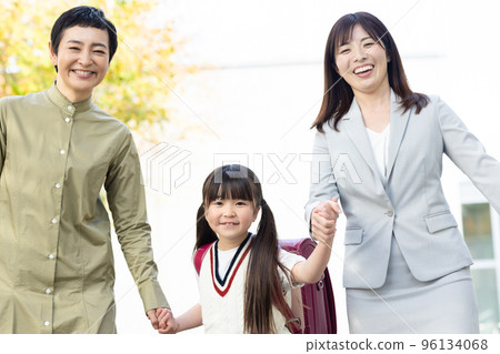 Three generations of women holding hands Three generations of women holding hands 96134068