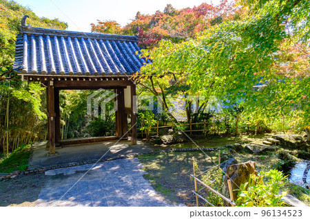 [Nara Prefecture] Yamatokoriyama City Tomyo-ji Temple 96134523
