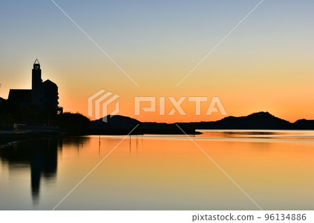 奧濱名湖冬天平靜的早晨 奧濱名湖冬天平靜的早晨 96134886