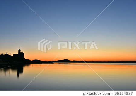 奧濱名湖冬天平靜的早晨 奧濱名湖冬天平靜的早晨 96134887