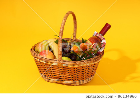 Concept of wonderful day out on picnic 96134966