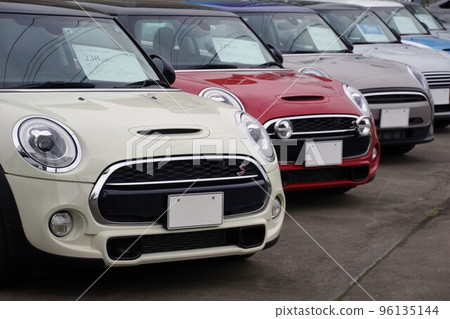 Imported car image BMW Minis lined up at dealers 96135144