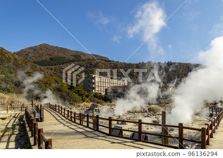 Unzen Jigoku during autumn leaves season (around Unzen hot spring town) [Obamacho, Unzen City, Nagasaki Prefecture] 96136294