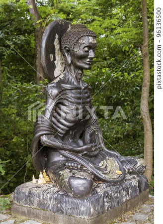 Wat Jed Yod, built in 1497, is a large active temple where monks live and study, and is seldom Wat Jed Yod, built in 1497, is a large active temple where monks live and study, and is seldom 96136500