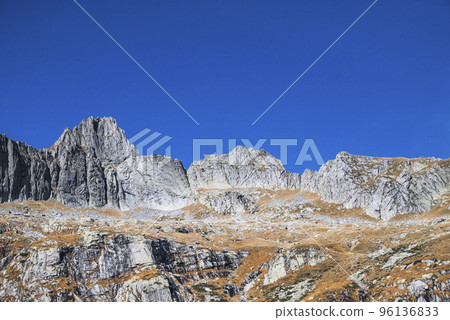 High rocky mountain peak 96136833