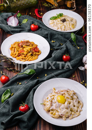 different types of italian pasta in bowls 96138370