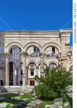 Colonnade of the peristyle square, Split, Croatia 96138713
