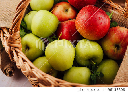 Close up of red and green apples with water drops 96138808