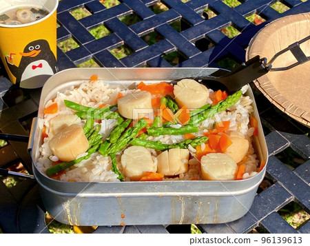 美味的野營飯，用mesteen，扇貝飯製成 96139613