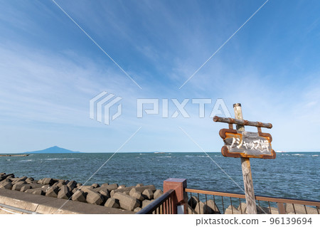北海道野寒布岬,俯瞰利尻山 北海道野寒布岬,俯瞰利尻山 96139694