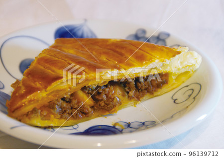 freshly made pumpkin pie freshly made pumpkin pie 96139712