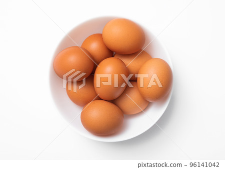 Brown organic raw eggs in bowl plate on white background.Top view. 96141042
