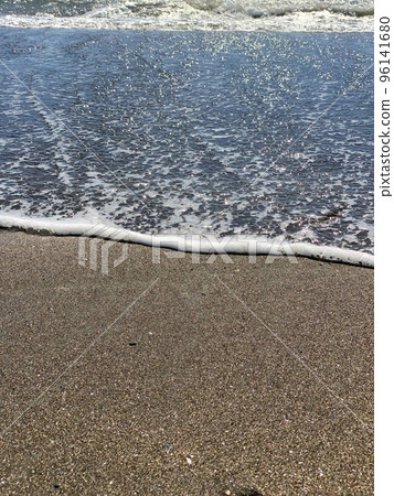 沿著由比濱海灘散步時看到的美麗海灘 沿著由比濱海灘散步時看到的美麗海灘 96141680