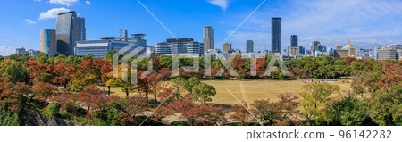 October 30, 2022 Autumn leaves panorama of the Nishinomaru garden from the ruins of the Sukiya-mae turret of Osaka Castle 96142282