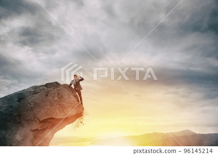 Businessman on the peak of a mountain to find new business 96145214