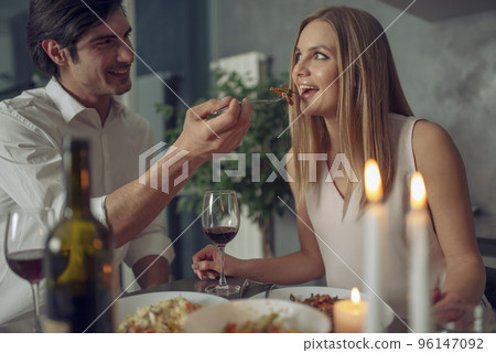 Couple enjoying a romantic dinner by candlelight. 96147092