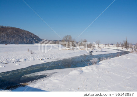 River and blue sky on a cold winter morning 96148087