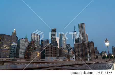 Evening panorama of New York skyscrapers, view from the Brooklyn Bridge 96148166