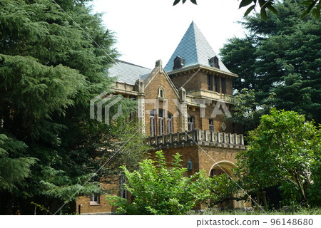 A mansion built in Meguro Komaba by Marquis Maeda, a descendant of the Kaga Hyakumangoku feudal lord 96148680