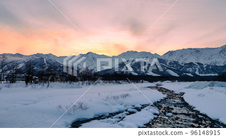 Sunset in Hakuba Village (Winter) 96148915