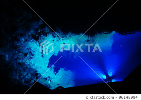 Underground lake in Ryusendo Cave 96148984