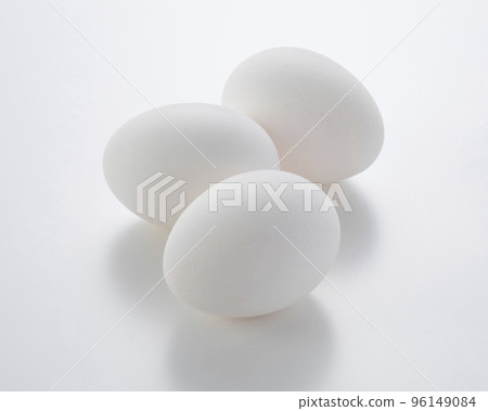 3個生雞蛋 96149084