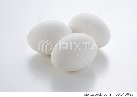 3 raw eggs 96149085