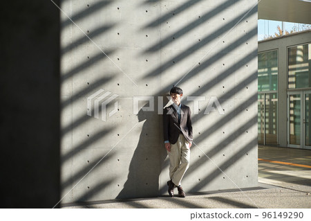 man standing by the wall man standing by the wall 96149290