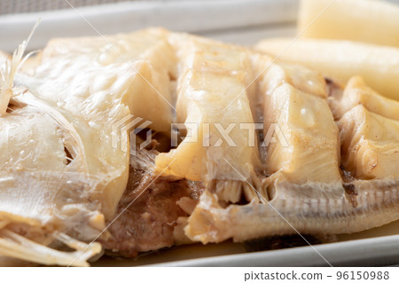 Boiled filefish up. 96150988
