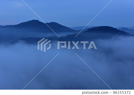 Kamakura mountain cloud sea 96155372