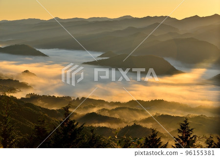 富美山宇田盆地的雲海 96155381