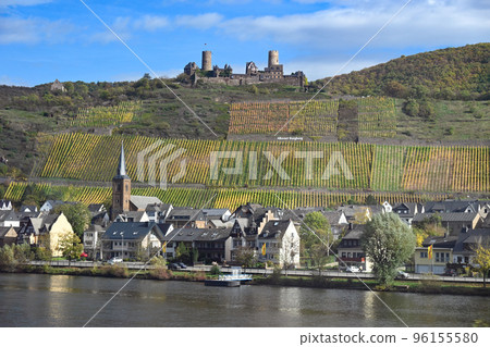 Alken Village and Turand Castle on the Moselle River 96155580