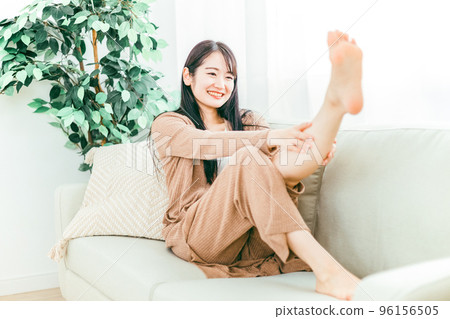 A smiling Japanese woman whose edema problem has been resolved by taking care of her feet at home 96156505