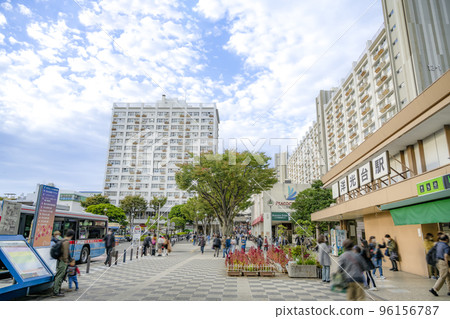 神奈川縣橫濱市的都市景觀橫台站 神奈川縣橫濱市的都市景觀橫台站 96156787