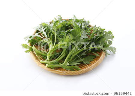 Garland chrysanthemums in a basket Garland chrysanthemums in a basket 96159441