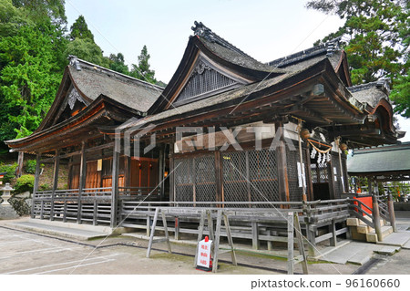 The main hall of Shirahige Shrine in Shiga Prefecture, which I visited in the early autumn afternoon The main hall of Shirahige Shrine in Shiga Prefecture, which I visited in the early autumn afternoon 96160660