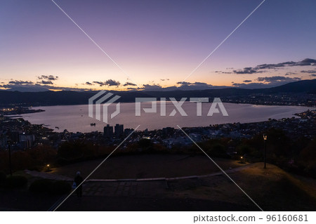 Evening view of Lake Suwa seen from Tateishi Park, Suwa City, Nagano Prefecture 96160681