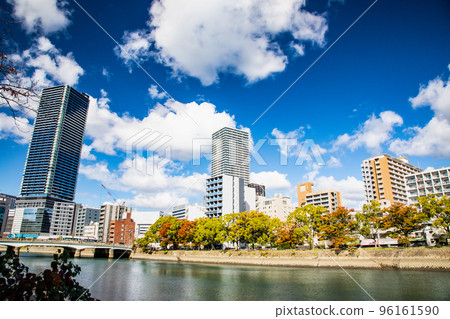 從廣島站附近的甲人橋西端附近的間葉町到東面的西甲人町。廣島 96161590