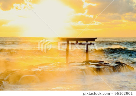 Sunrise of the Oarai coast 96162901