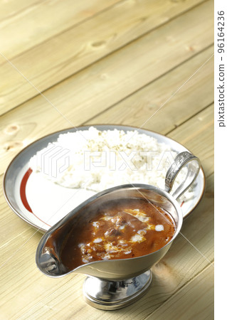 Rice on a flat plate and hot hayashi sauce in a curry pot 96164236