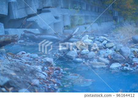 挖一個天然溫泉 96164412