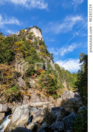 Autumn Shosenkyo Gorge in Kofu City, Yamanashi Prefecture 96165154