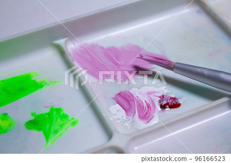 Palette with mixed red and white paint Palette with mixed red and white paint 96166523