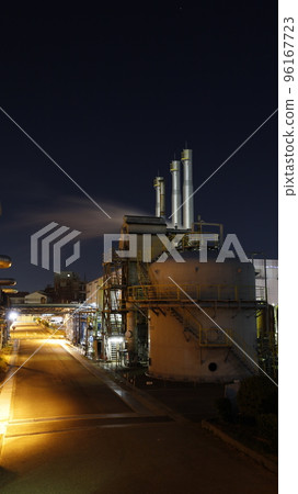 Factory night view in Amagasaki City, Hyogo Prefecture, Kansai Thermochemical Amagasaki Office 96167723