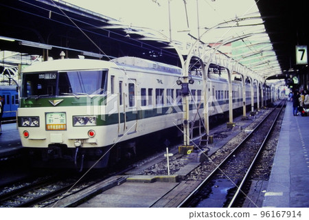 185 Series 200 Shinkansen Relay Stopping at Ueno Station, December 2, 1984, Relay 25, PKR 96167914
