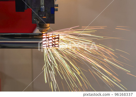 The fiber laser cutting machine cutting  machine cut the stainless steel tube. 96168337