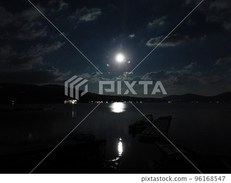 滿月日的山中藍月路 下月之月之道 山中湖之湖畔 96168547