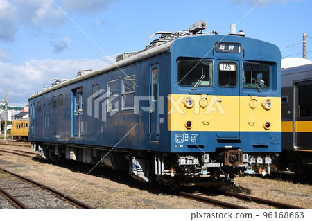 臨時展示145系列停在車廠 96168663