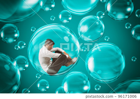 Depressed person who isolates himself from the surrounding world 96171006