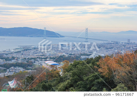 從須丸三條遊樂園看到的明石海峽大橋 96171667